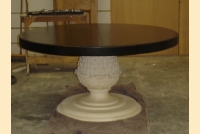 Mahagóni asztal márvány lábbal